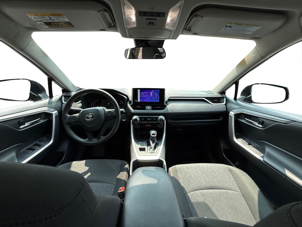 2025 Toyota RAV4 XLE photo 16