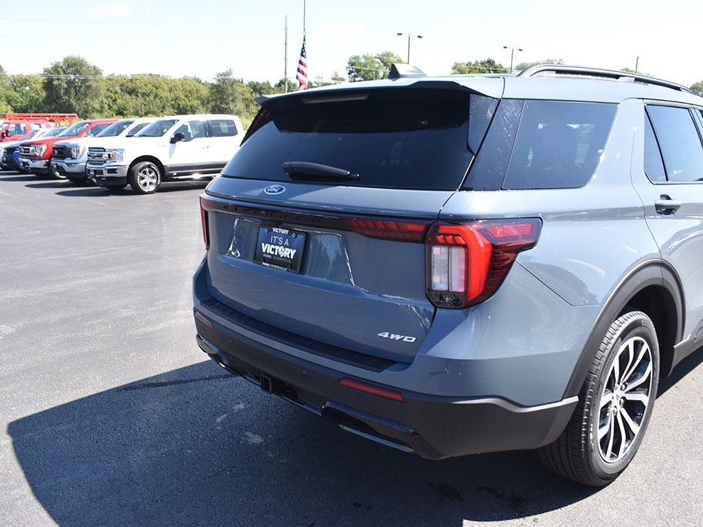 2025 Ford Explorer ST-Line photo 26