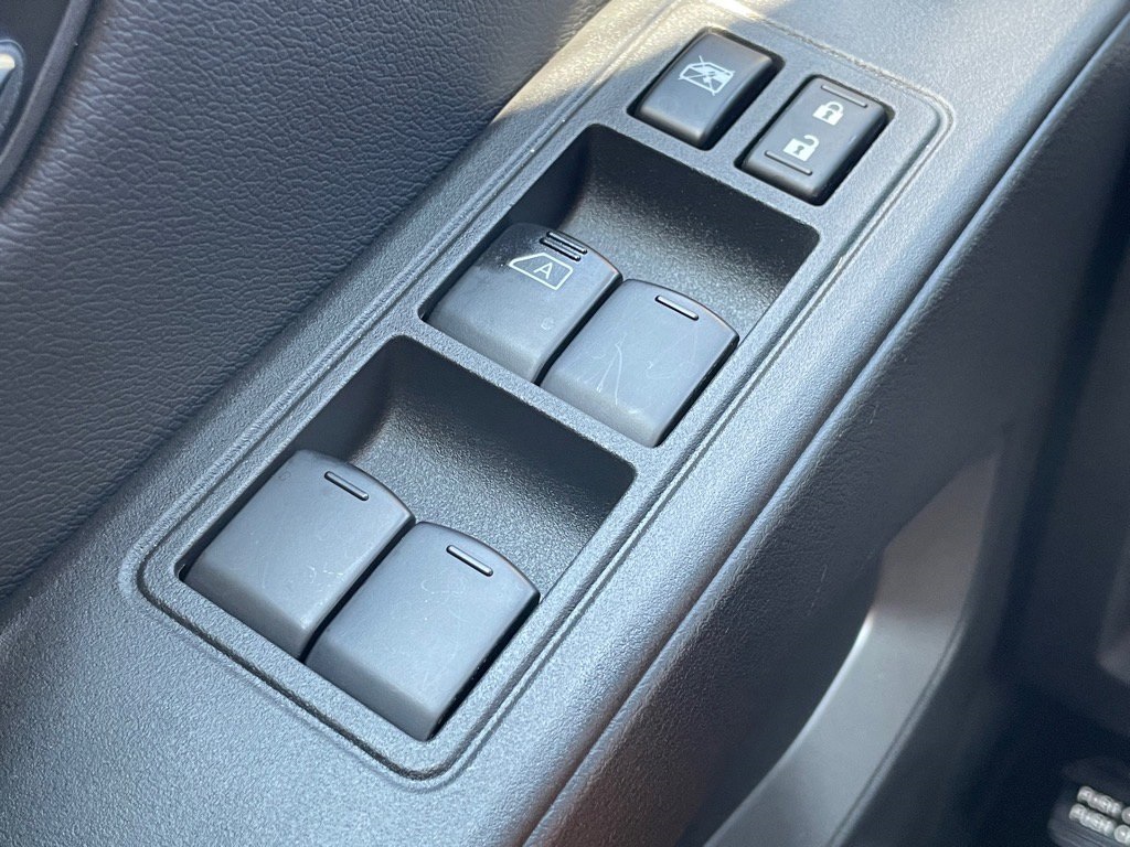 2025 Nissan Frontier SV photo 17