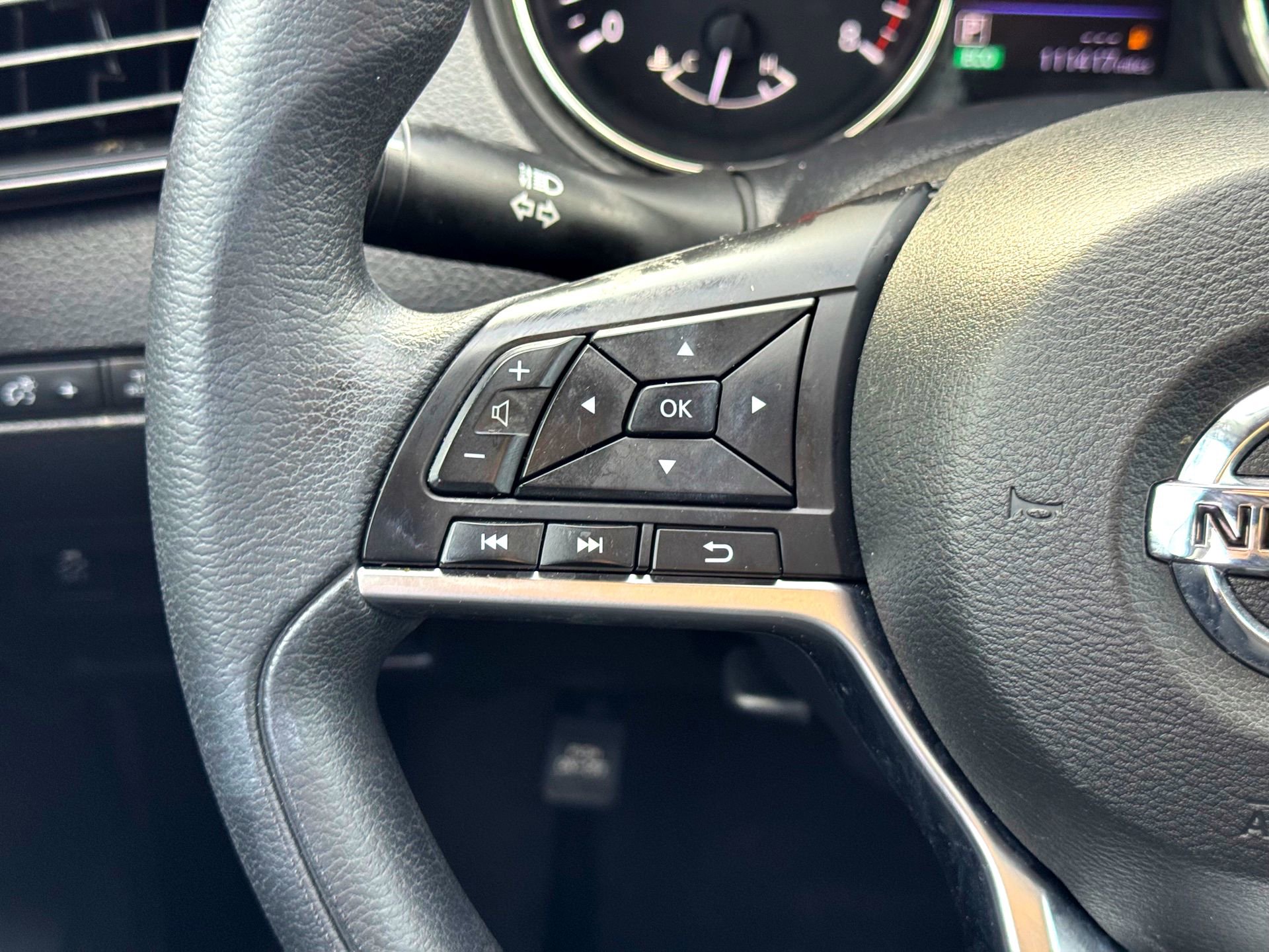 2018 Nissan Rogue S photo 16