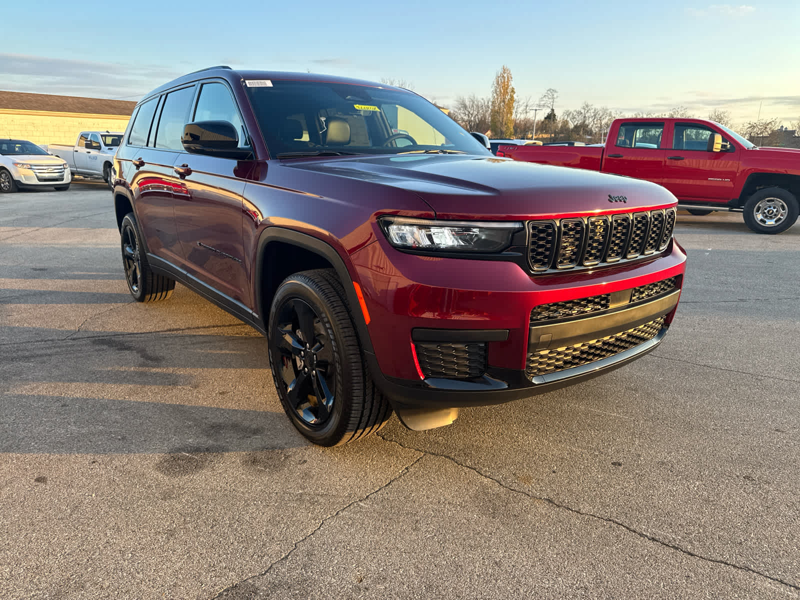2025 Jeep Grand Cherokee Altitude photo 3