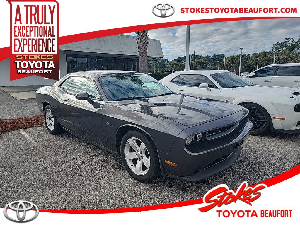 2013 Dodge Challenger SXT's photo