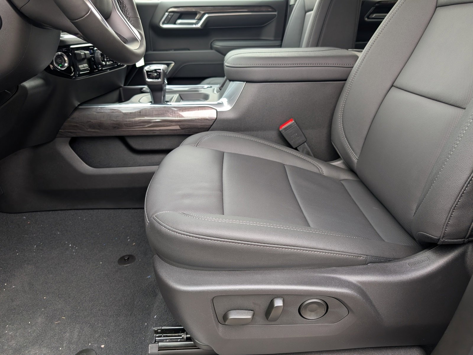 2025 Chevrolet Silverado 1500 LTZ photo 6