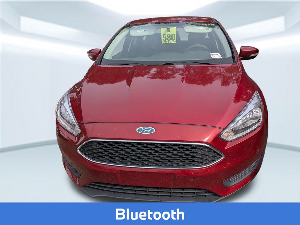 2017 Ford Focus SE photo 2