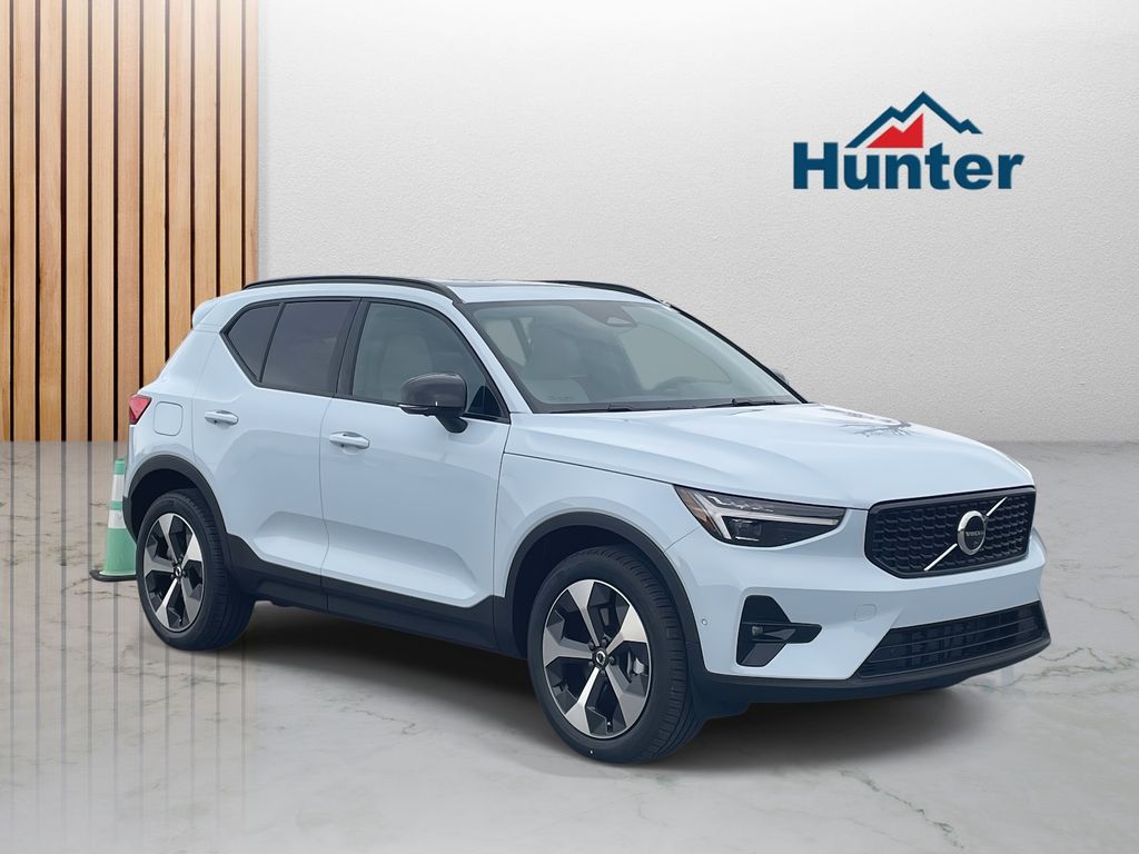 2026 Volvo XC40 Plus's photo