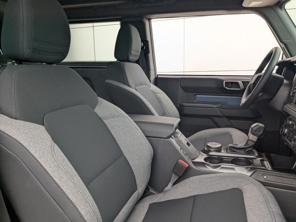 2025 Ford Bronco Base photo 15