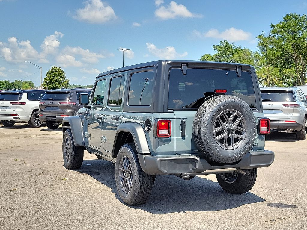 2025 Jeep Wrangler photo 3