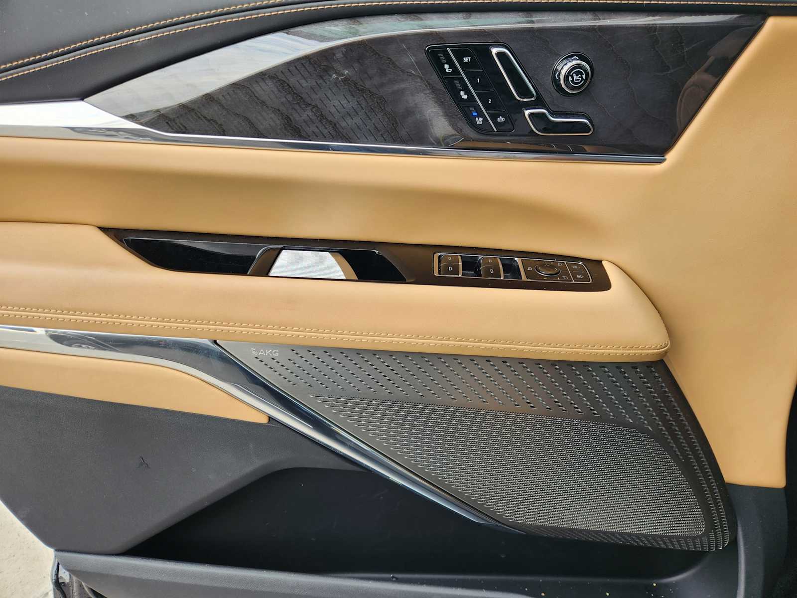 2025 Cadillac Escalade IQ Luxury photo 12