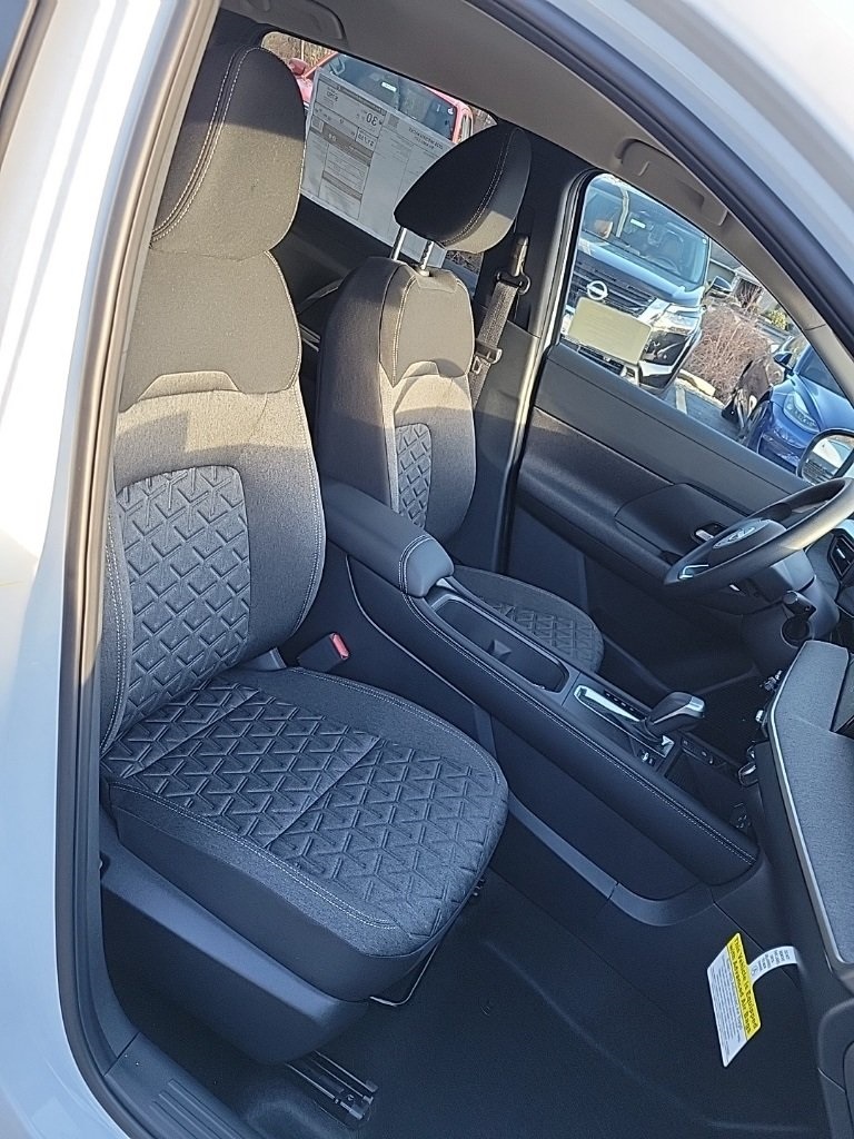 2025 Nissan Kicks SV photo 25
