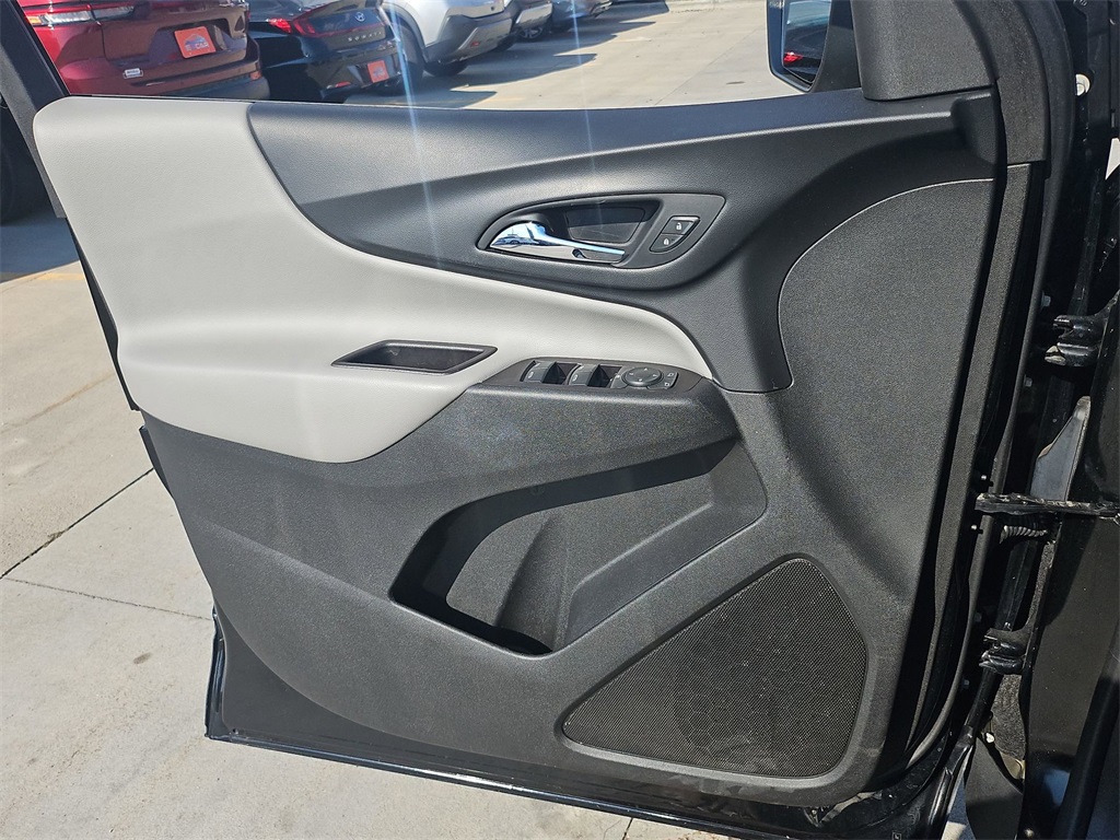 2022 Chevrolet Equinox LS photo 23