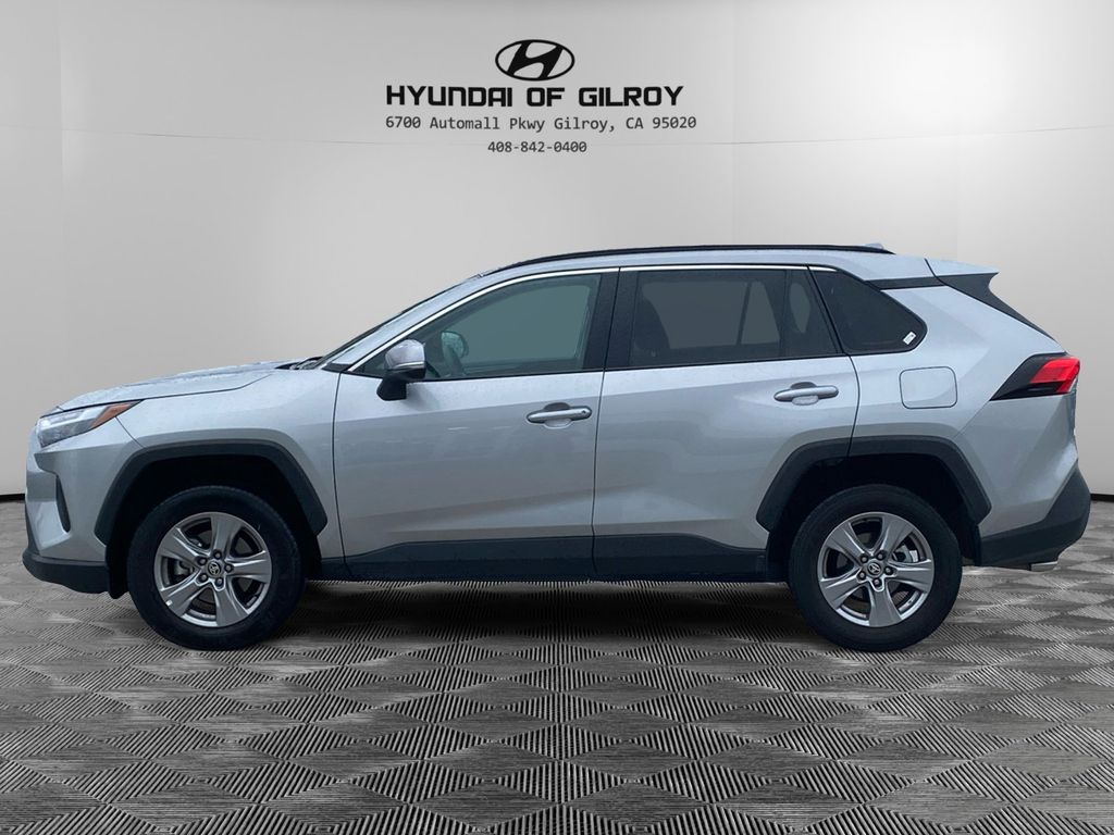 2024 Toyota RAV4 XLE photo 7