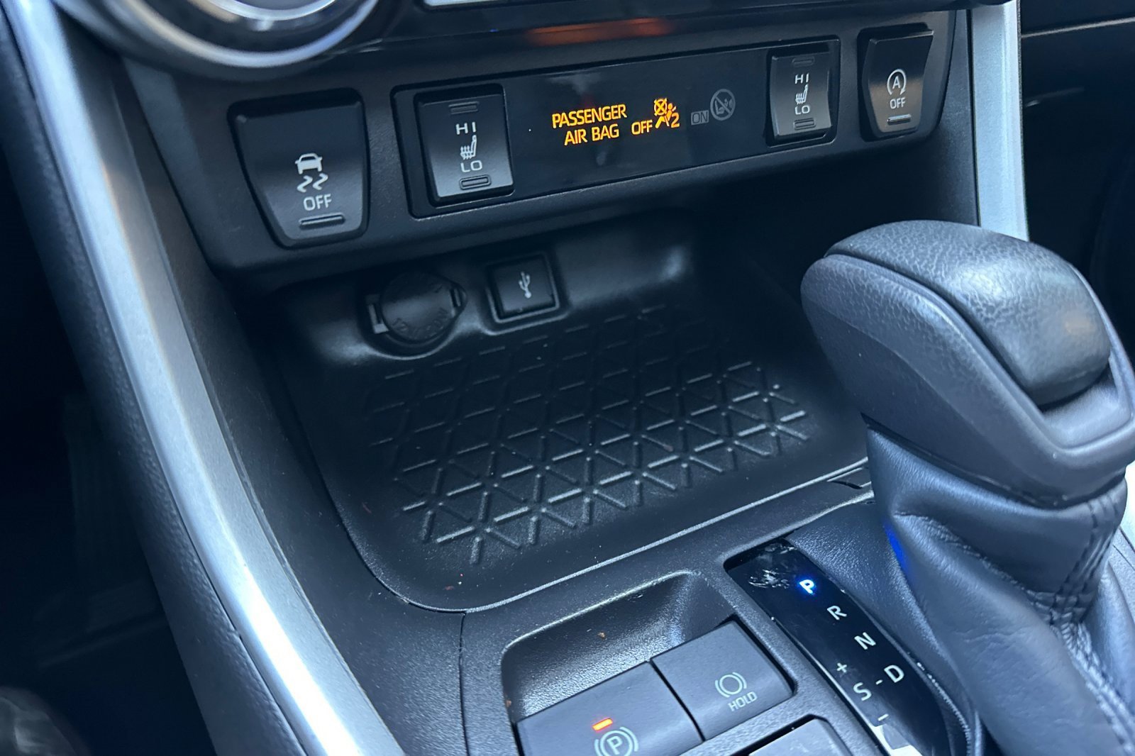 2022 Toyota RAV4 XLE photo 37