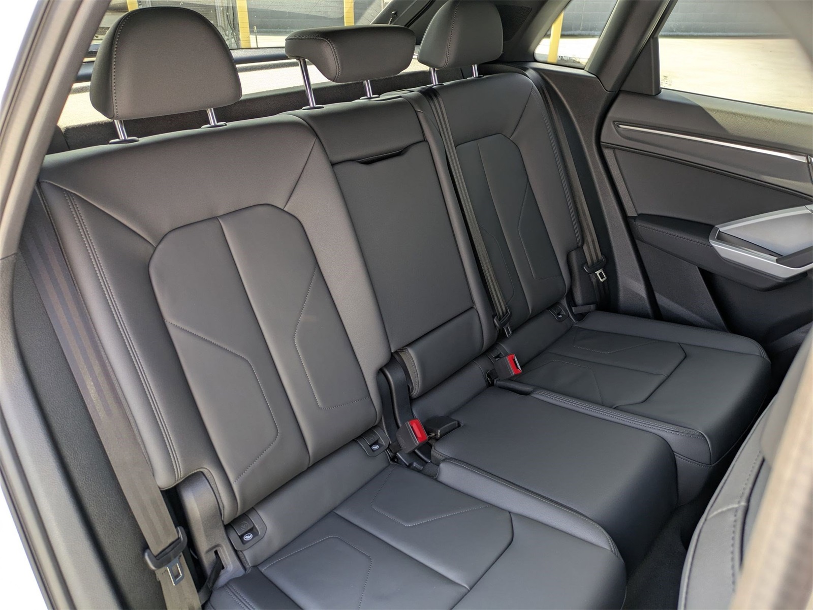 2025 Audi Q3 S line Premium photo 8