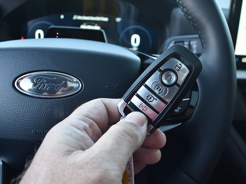 2025 Ford Explorer Platinum photo 10