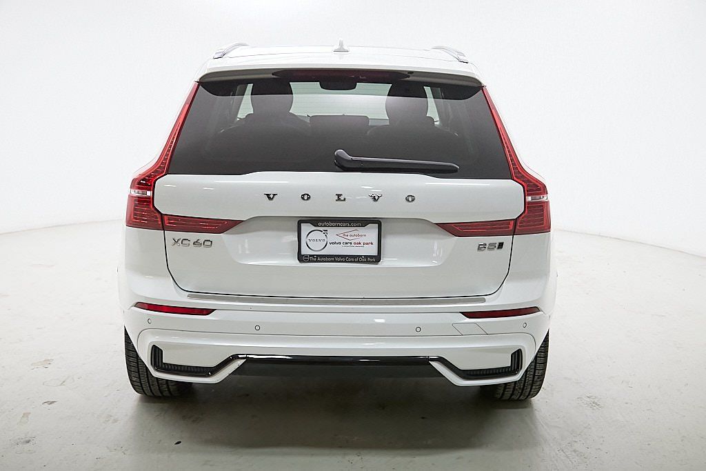 2023 VOLVO XC60 - Image 7