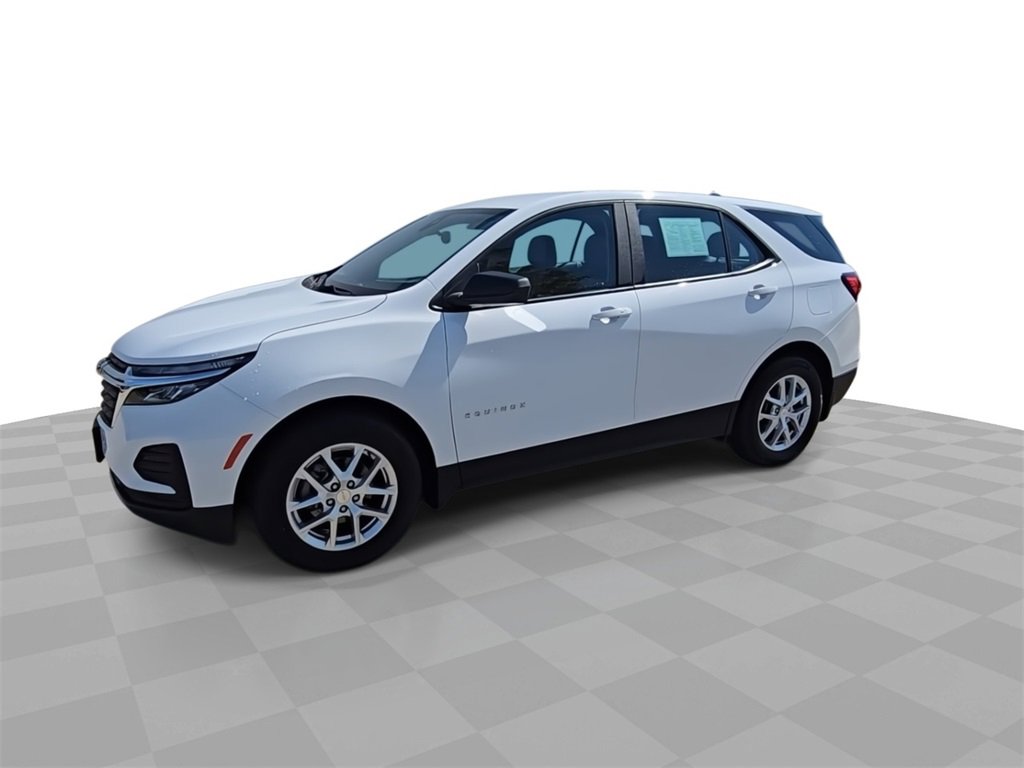 2024 Chevrolet Equinox LS photo 3