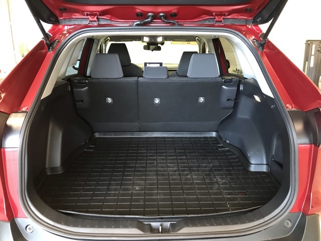 2024 Toyota RAV4 Hybrid XLE photo 4