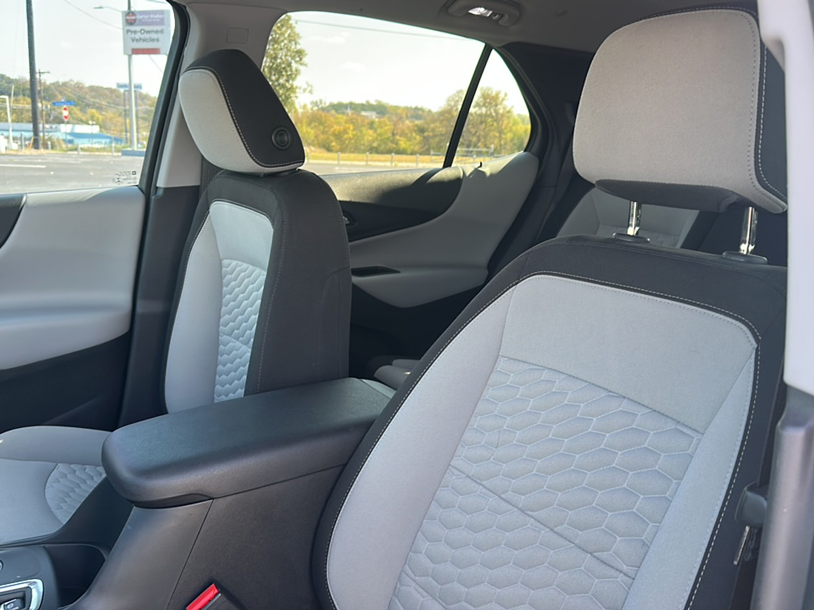 2020 Chevrolet Equinox LT photo 3