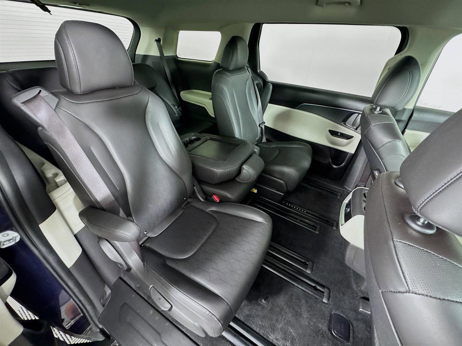 2024 Kia Carnival LX photo 27