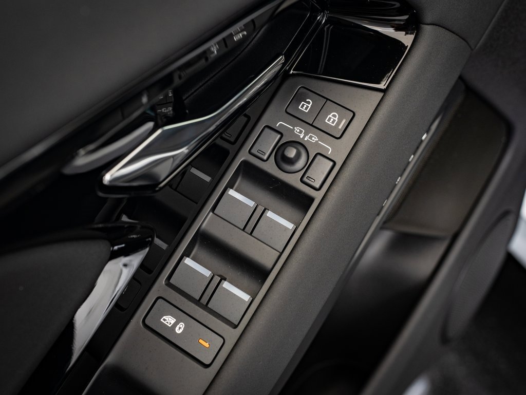 2026 Land Rover Range Rover Evoque Dynamic SE photo 19