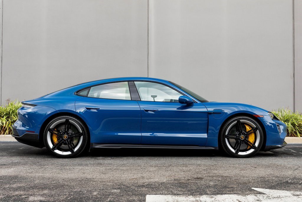 2022 Porsche Taycan Turbo S photo 6