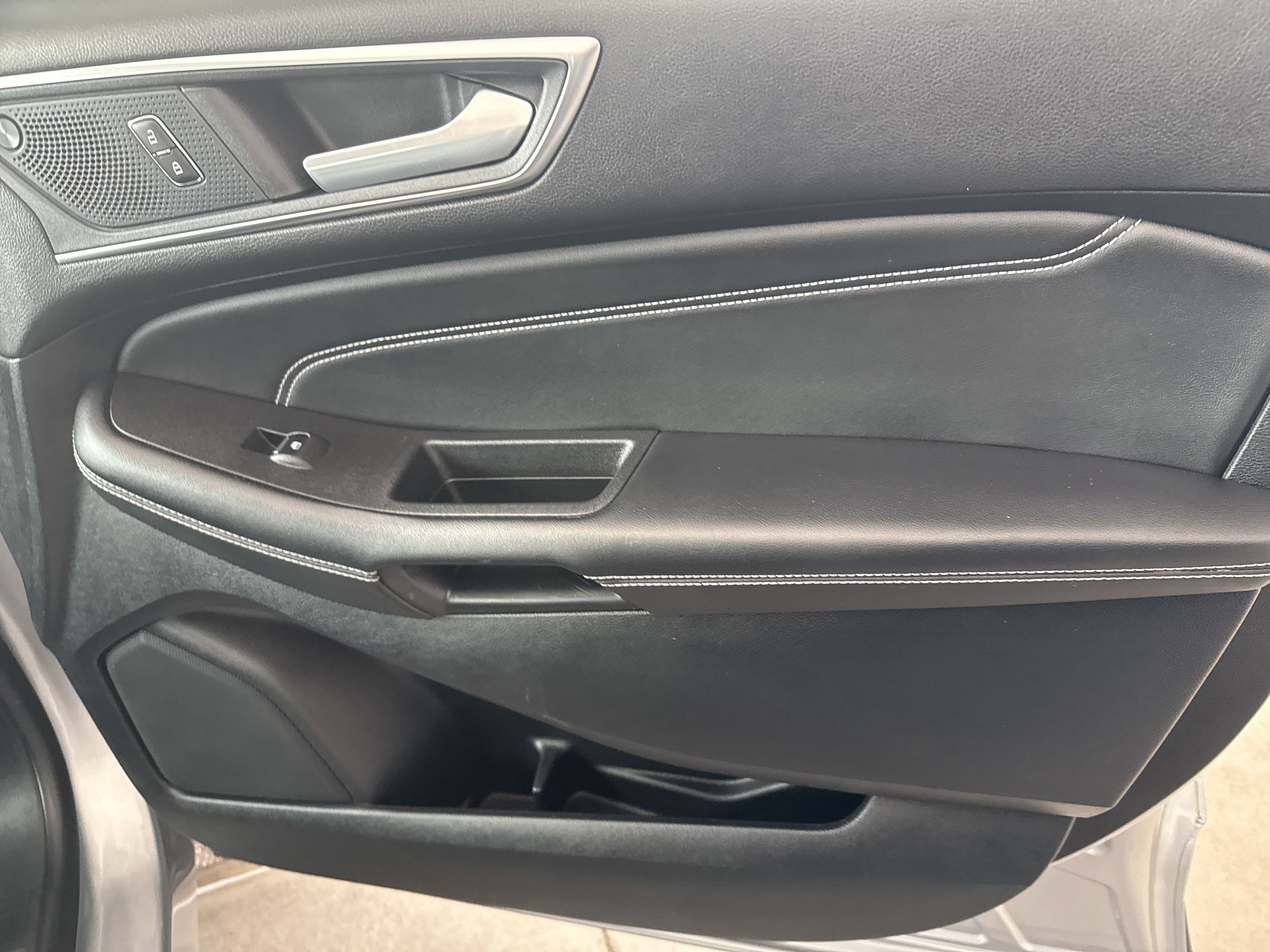 2024 Ford Edge Titanium photo 10
