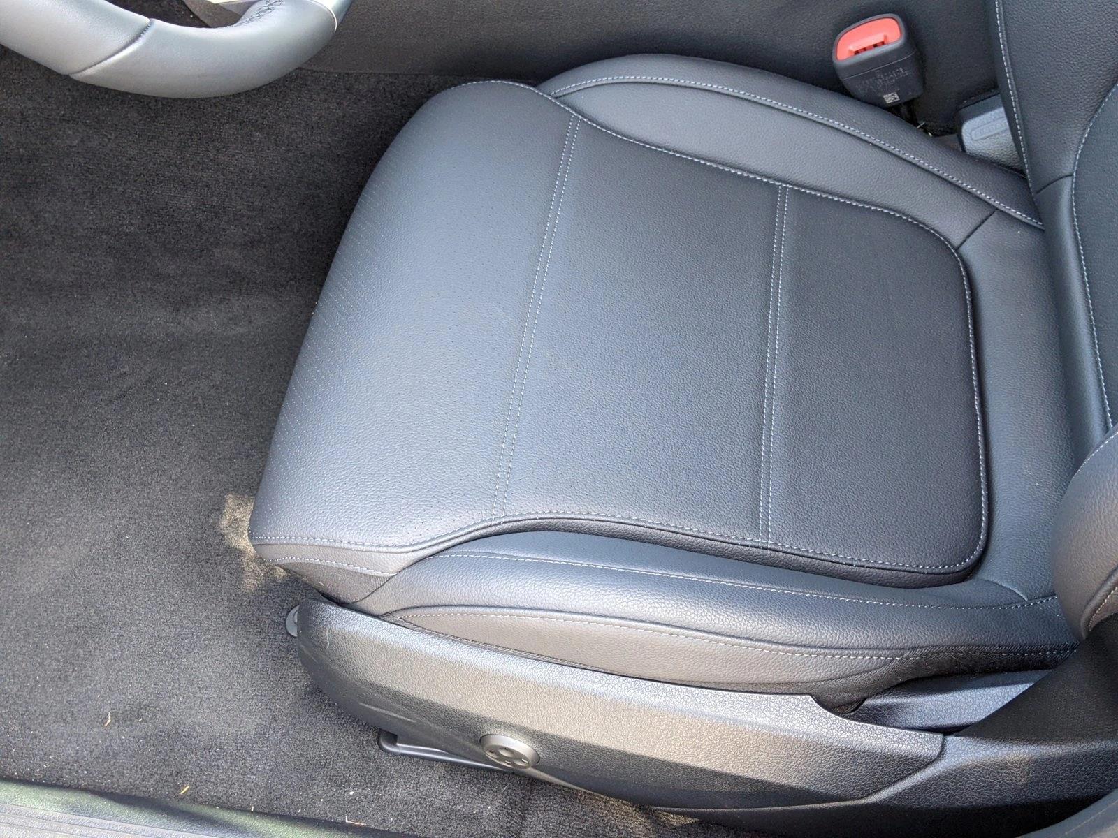 2025 Mercedes Benz C 300 4MATIC Sedan photo 4