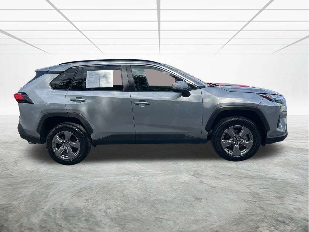 2024 Toyota RAV4 XLE photo 3