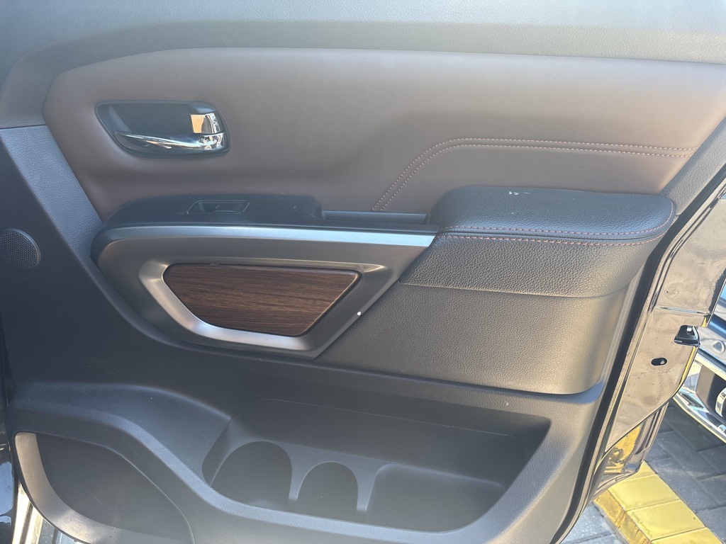 2016 Nissan Titan Crew Cab Platinum Reserve photo 25