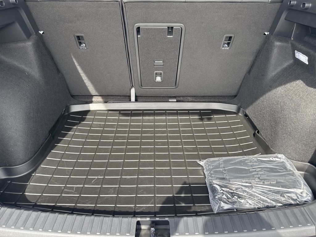 2025 Volkswagen Taos SE photo 18