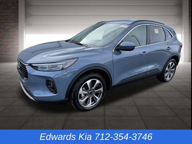 2025 Ford Escape Platinum's photo