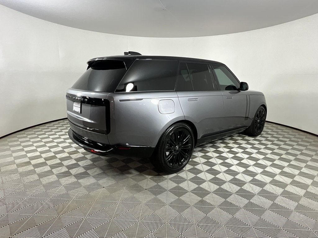 2025 Land Rover Range Rover SE photo 2