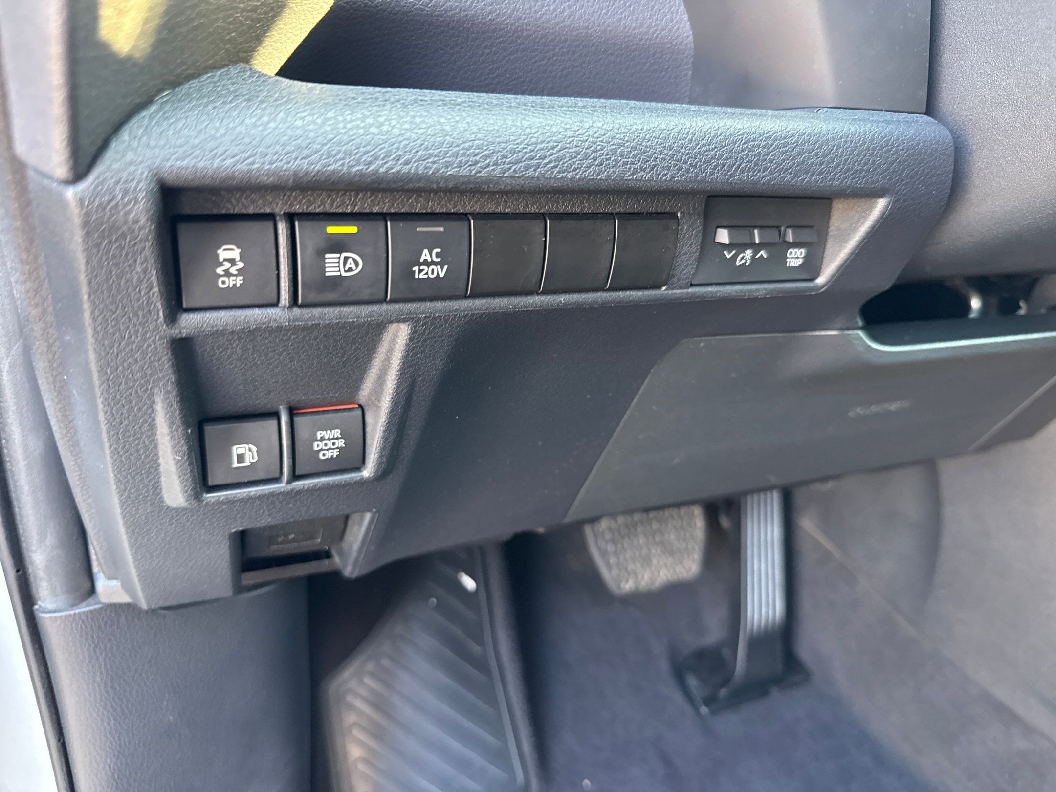 2023 Toyota Sienna XSE photo 18