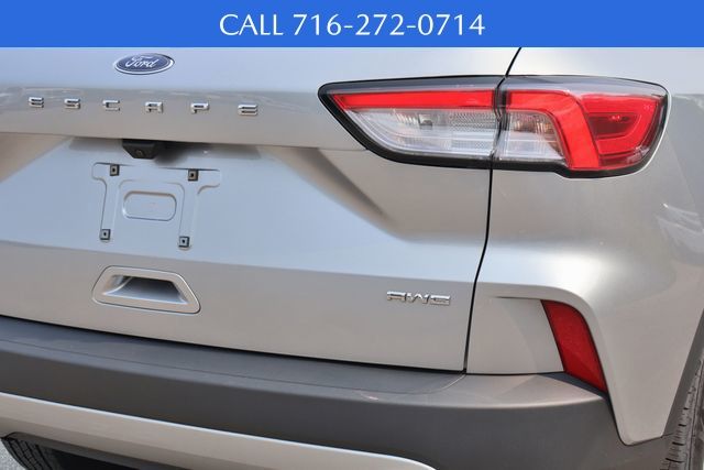 2022 Ford Escape SE photo 2