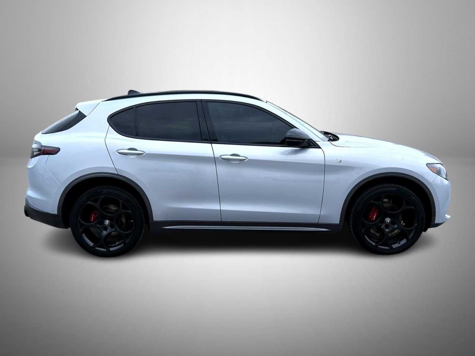 2024 Alfa Romeo Stelvio Ti photo 4