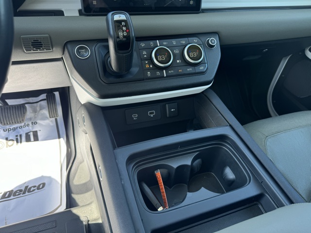 2020 Land Rover Defender 110 SE photo 23