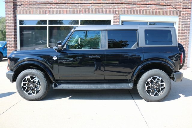2025 Ford Bronco Outer Banks photo 2