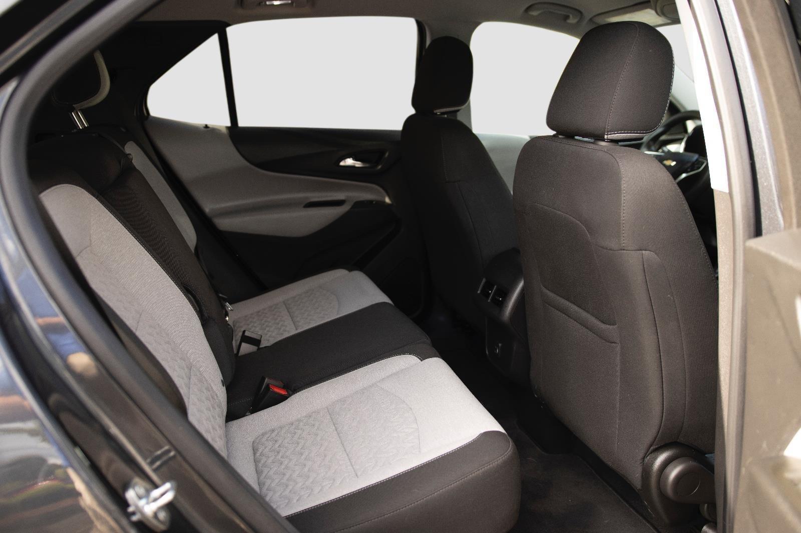 2022 Chevrolet Equinox LS photo 2
