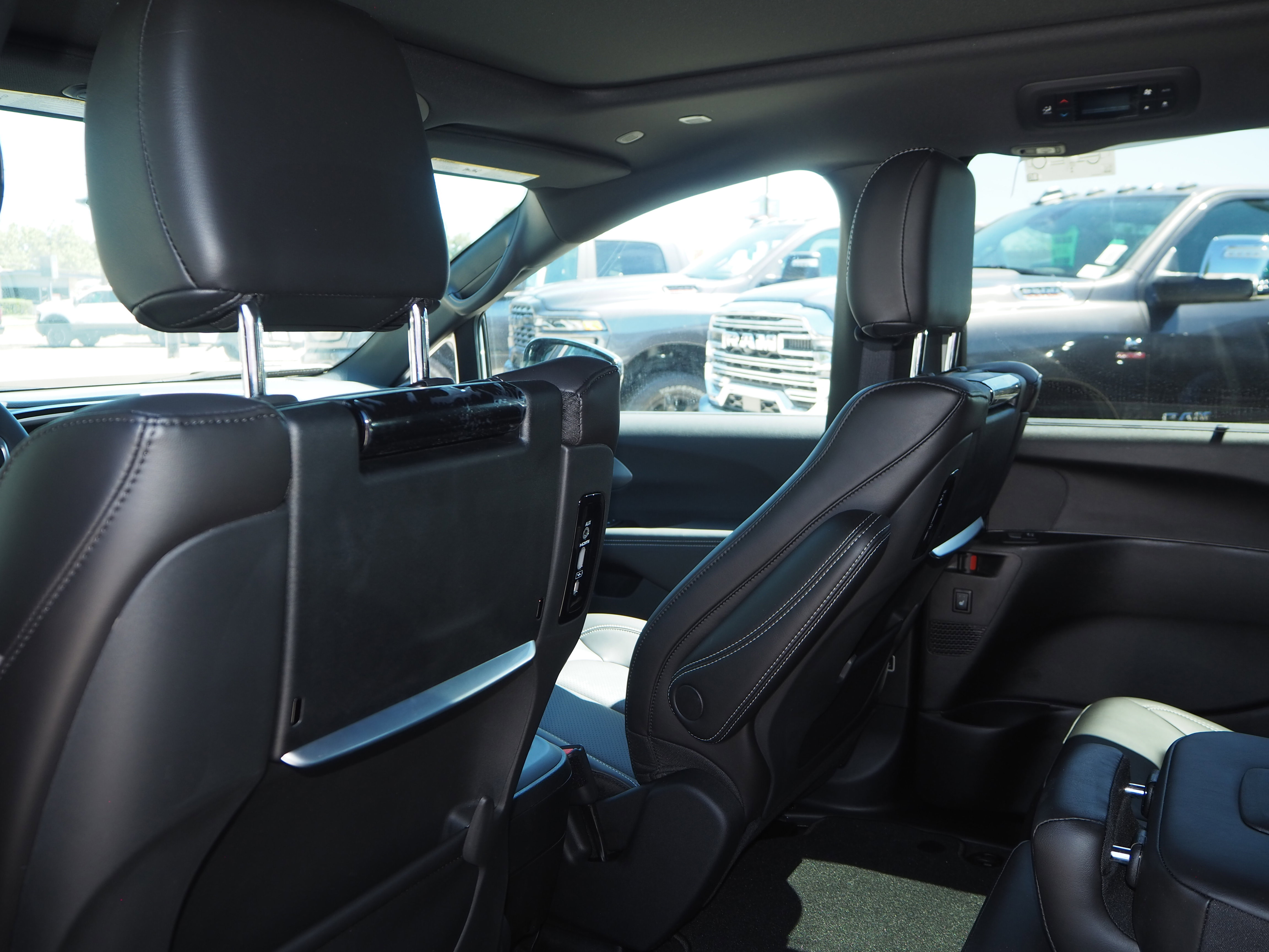 2025 Chrysler Pacifica photo 4