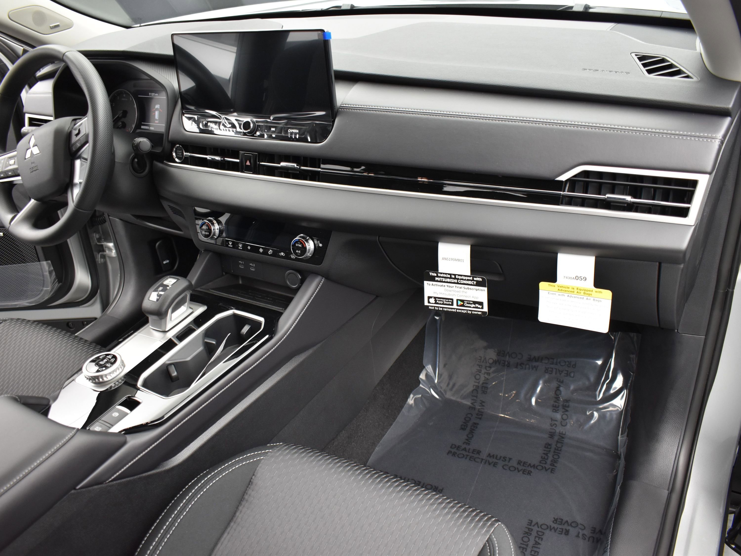 2025 Mitsubishi Outlander ES photo 6