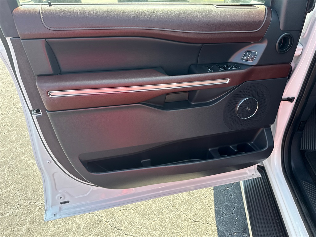 2023 Ford Expedition Limited photo 9