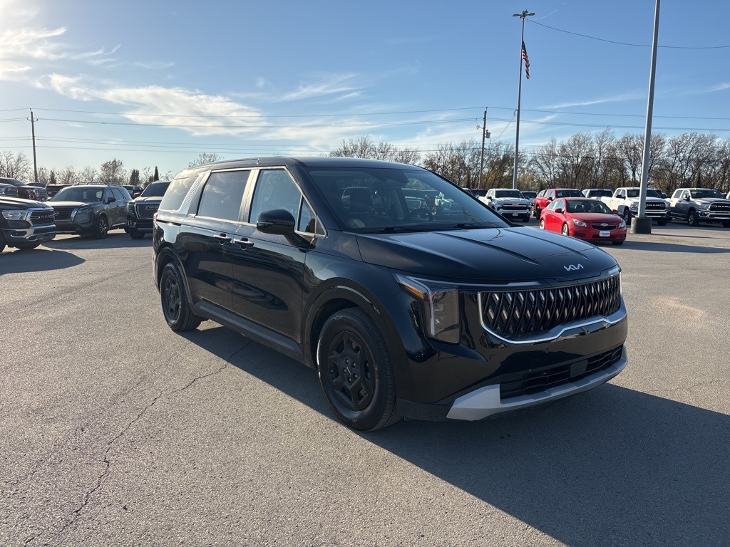 2025 Kia Carnival LXS's photo