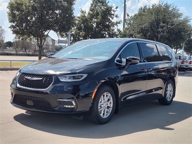 2026 Chrysler Pacifica photo 7