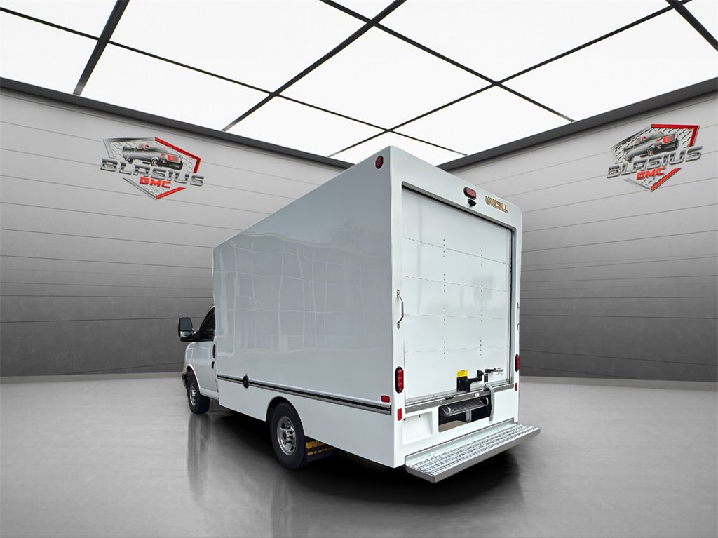 2025 Gmc Savana Cutaway 3500 photo 2