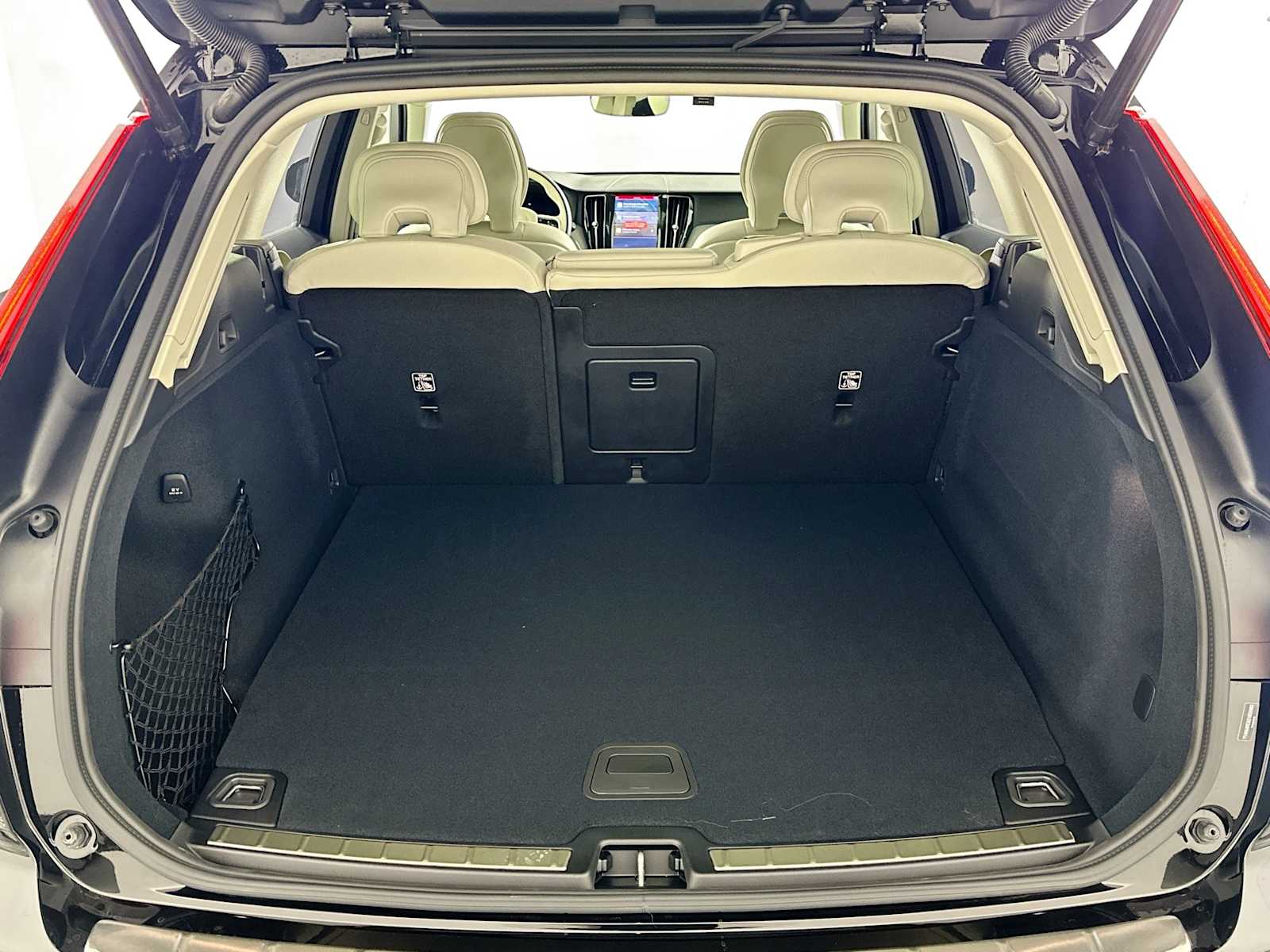 2025 Volvo XC60 T8 Plus photo 21
