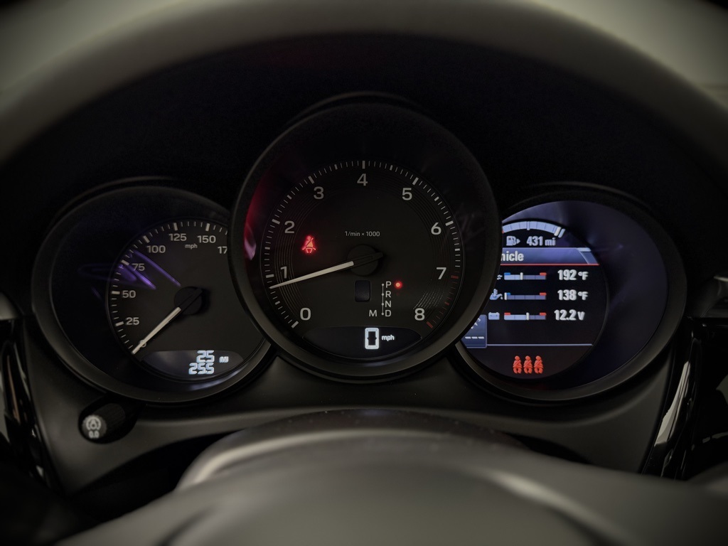 2025 Porsche Macan T photo 25