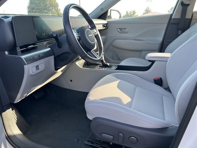 2025 Hyundai Kona SEL photo 7