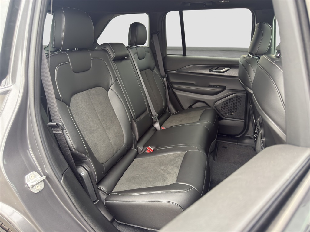 2025 Jeep Grand Cherokee Altitude X photo 18