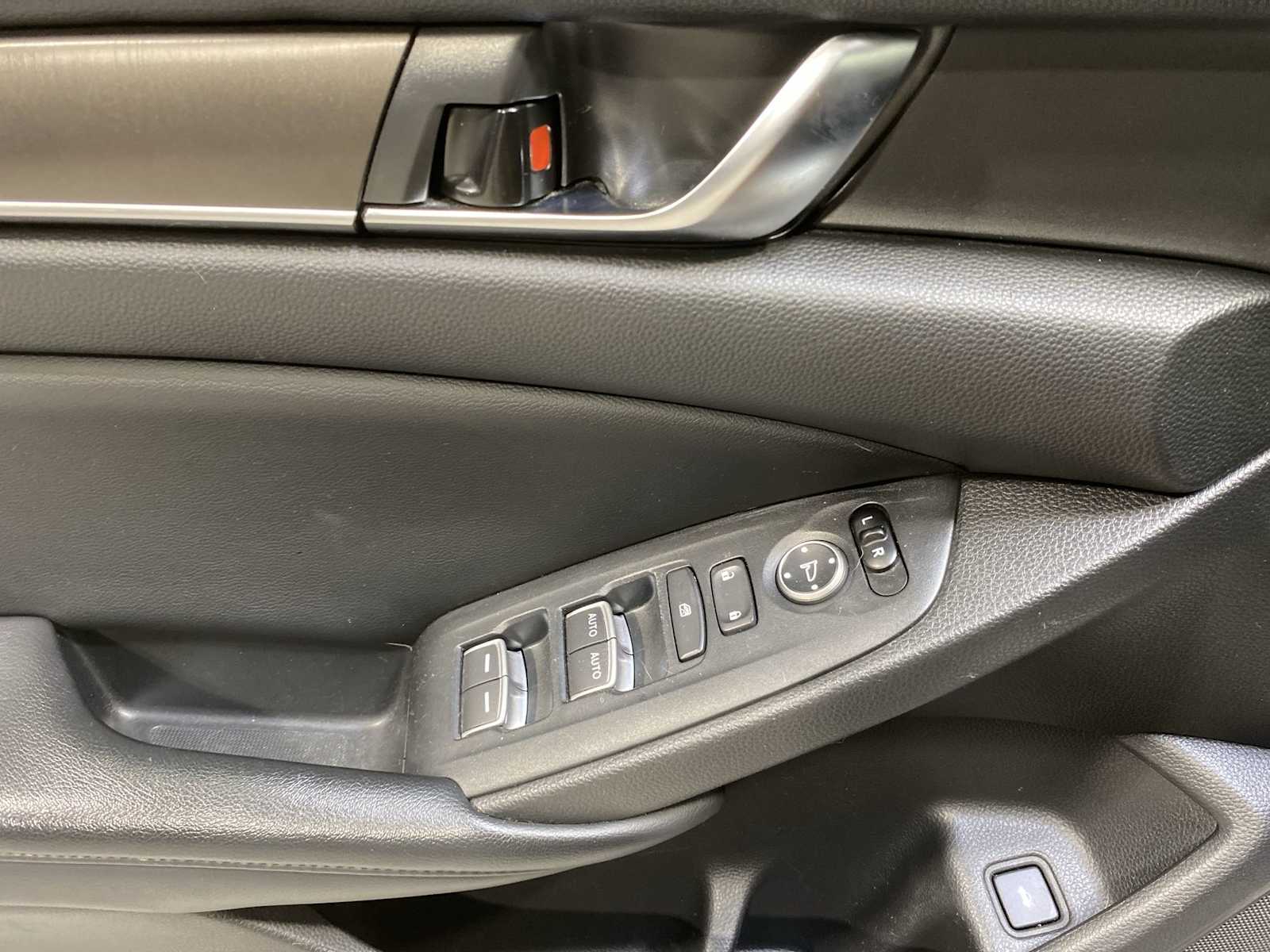 2018 Honda Accord LX 1.5T photo 22