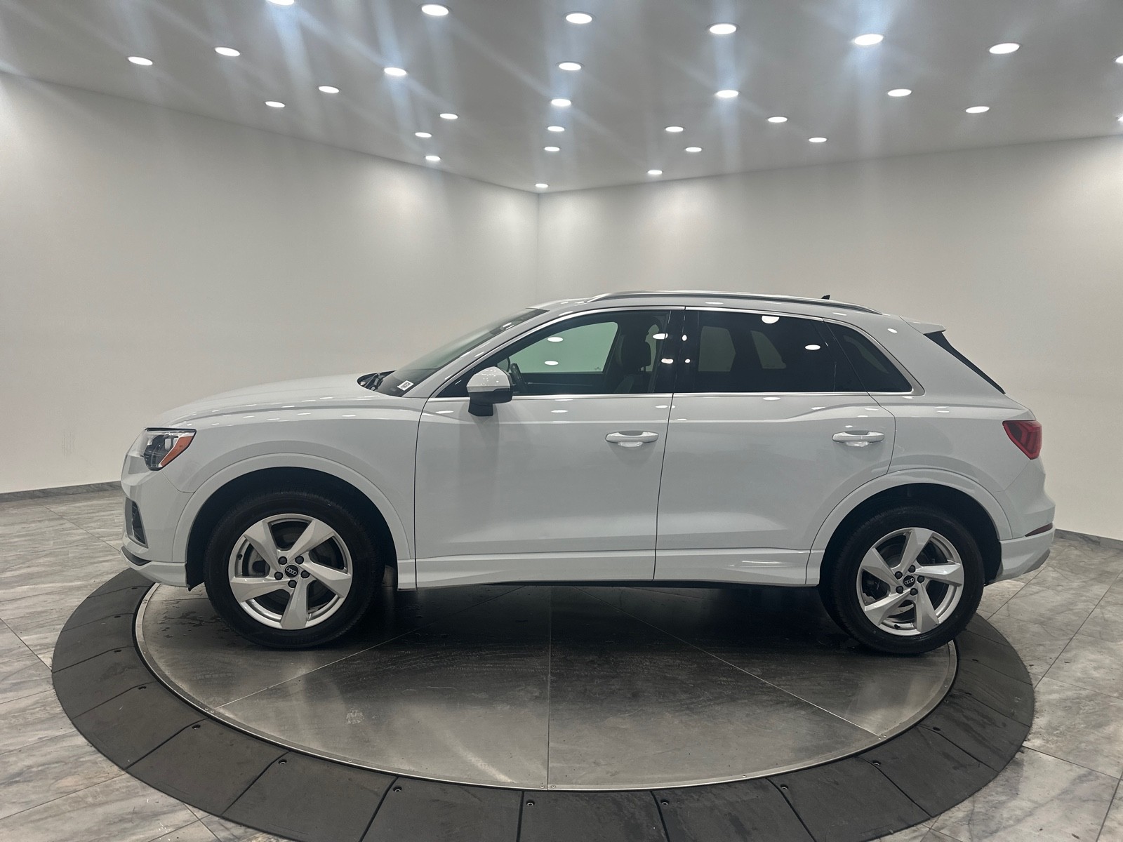 2021 Audi Q3 Premium photo 4